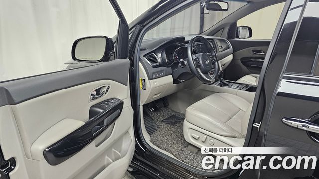Kia Canival 2016 — photo 10