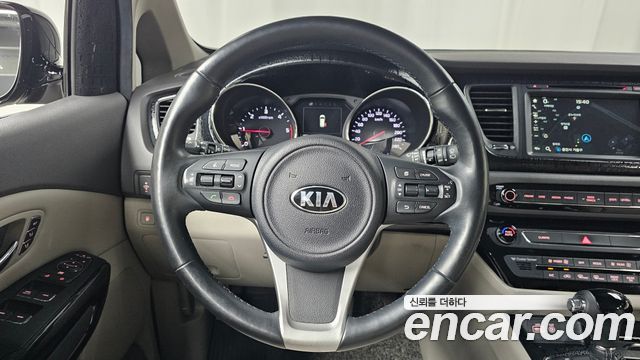 Kia Canival 2016 — photo 13