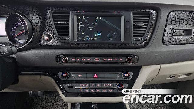 Kia Canival 2016 — photo 16