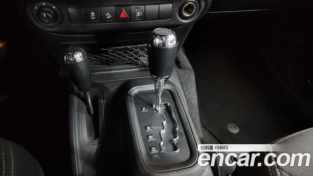 Jeep Wrangler 2016 — photo 12