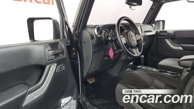 Jeep Wrangler 2016 — photo 13