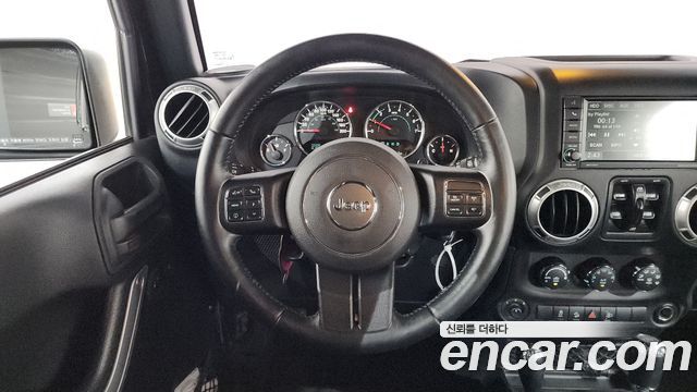 Jeep Wrangler 2016 — photo 19