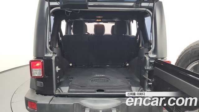Jeep Wrangler 2016 — photo 25