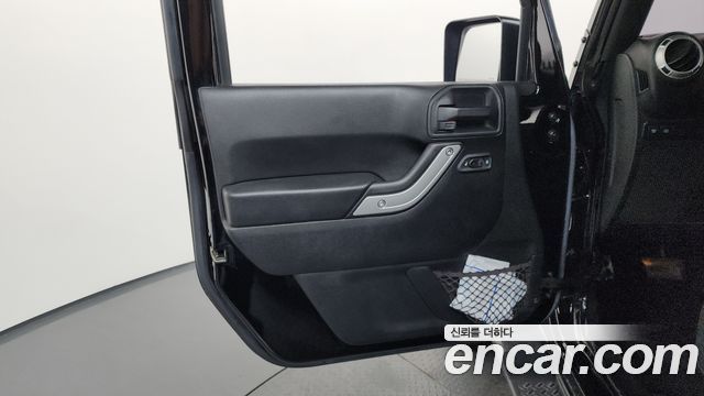 Jeep Wrangler 2016 — photo 14