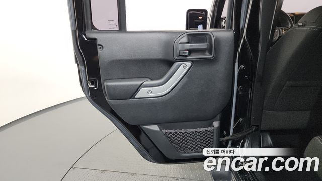 Jeep Wrangler 2016 — photo 15