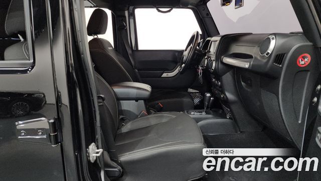 Jeep Wrangler 2016 — photo 16