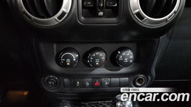 Jeep Wrangler 2016 — photo 27