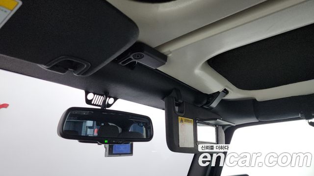 Jeep Wrangler 2016 — photo 28