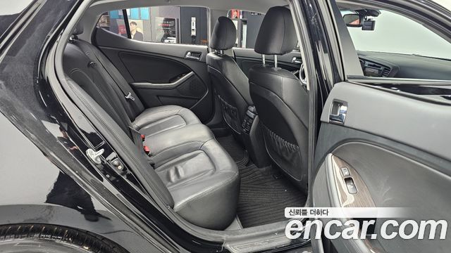 Kia K5 2011 — photo 11