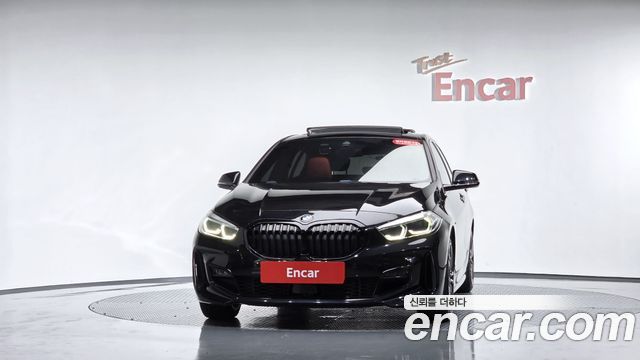 BMW 1-Series 2021 — photo 3