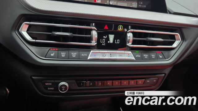 BMW 1-Series 2021 — photo 24