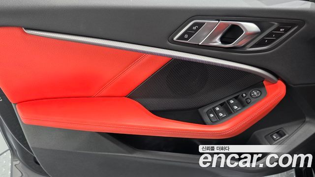 BMW 1-Series 2021 — photo 14
