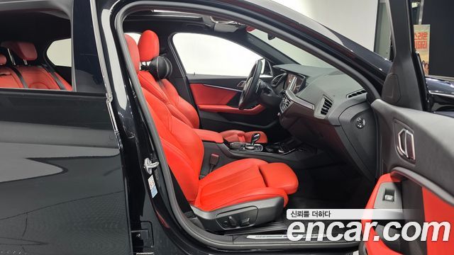 BMW 1-Series 2021 — photo 16