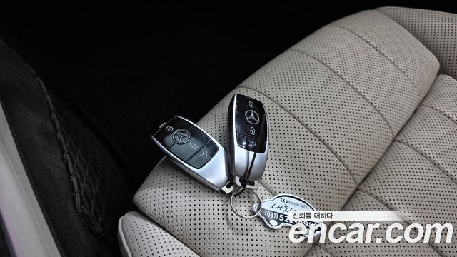 Mercedes-Benz E-Class 2017 — photo 15