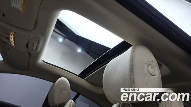 Mercedes-Benz E-Class 2017 — photo 16