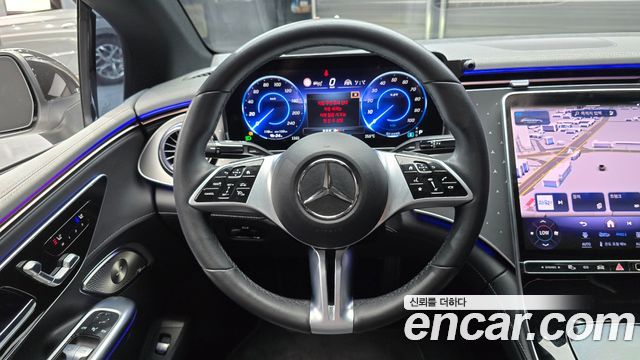 Mercedes-Benz EQE 2023 — photo 13