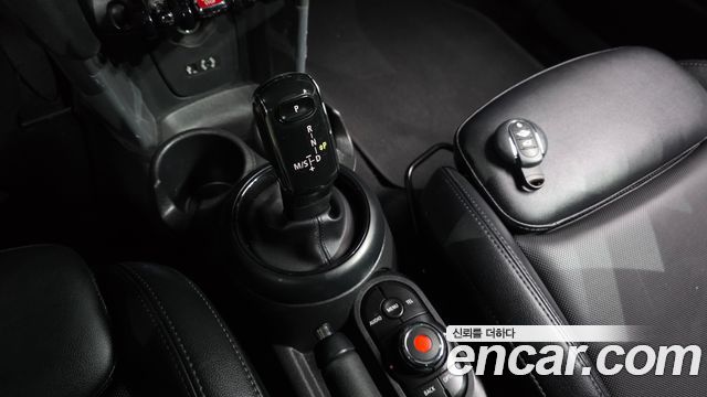 Mini Cooper 2018 — photo 9