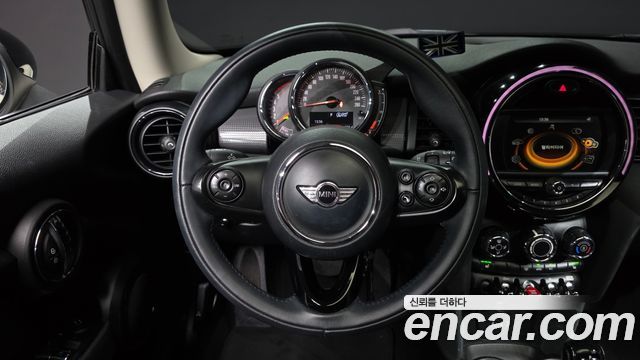 Mini Cooper 2018 — photo 13