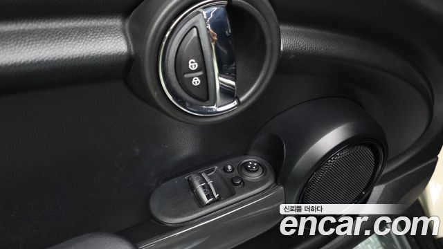 Mini Cooper 2018 — photo 18