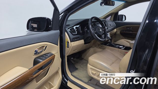 Kia Canival 2018 — photo 10