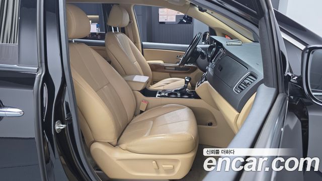 Kia Canival 2018 — photo 11