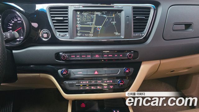 Kia Canival 2018 — photo 15
