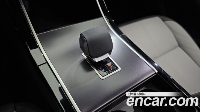 Land Rover Range Rover Velar 2026 — photo 9