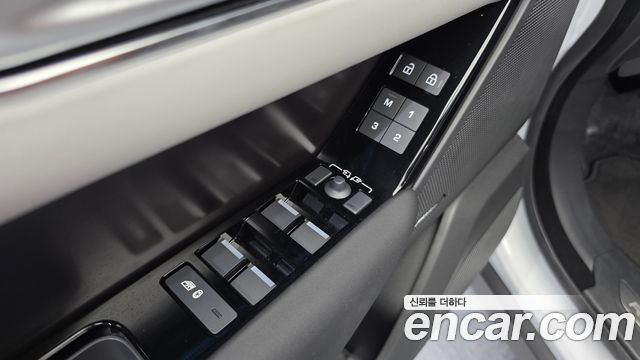 Land Rover Range Rover Velar 2026 — photo 14