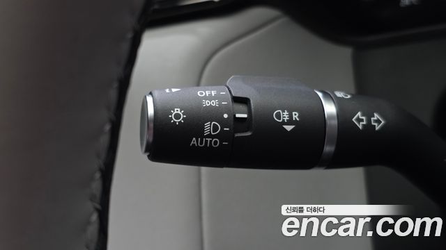 Land Rover Range Rover Velar 2026 — photo 15