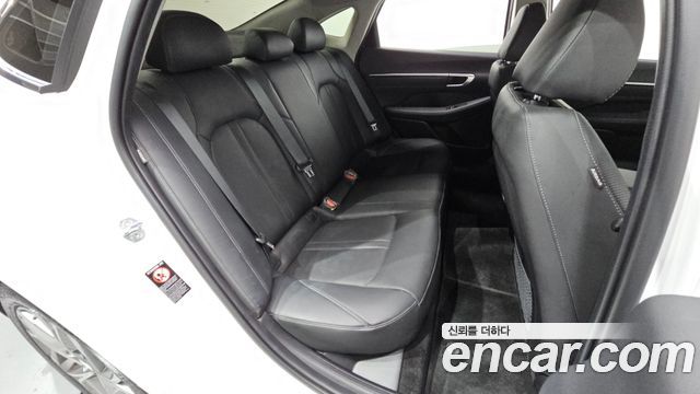 Hyundai Sonata 2022 — photo 17