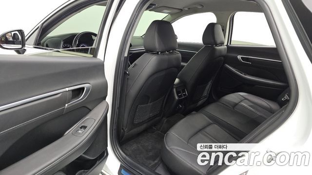 Hyundai Sonata 2022 — photo 16