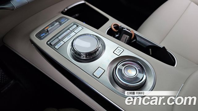 Genesis GV70 2023 — photo 12