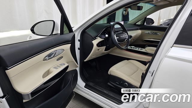 Genesis GV70 2023 — photo 13