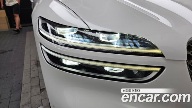 Genesis GV70 2023 — photo 8