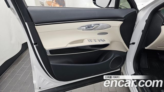 Genesis GV70 2023 — photo 14