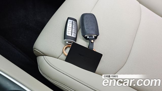 Genesis GV70 2023 — photo 16