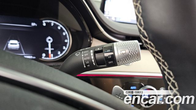Genesis GV70 2023 — photo 28