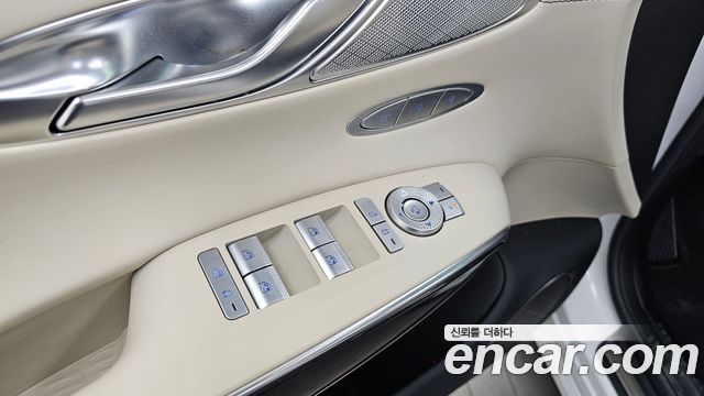 Genesis GV70 2023 — photo 29