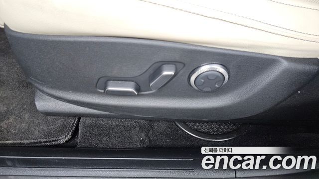 Genesis GV70 2023 — photo 31