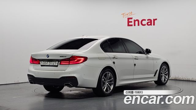 BMW 5-Series 2017 — photo 2