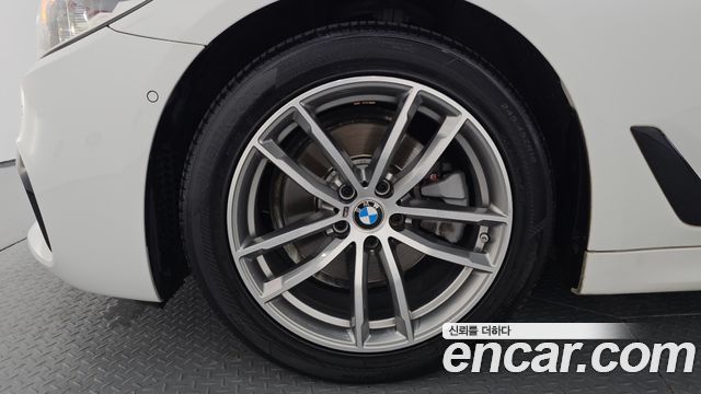 BMW 5-Series 2017 — photo 5