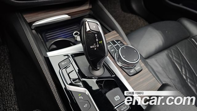 BMW 5-Series 2017 — photo 9