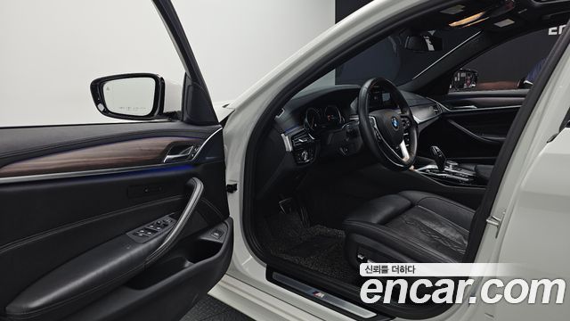 BMW 5-Series 2017 — photo 10