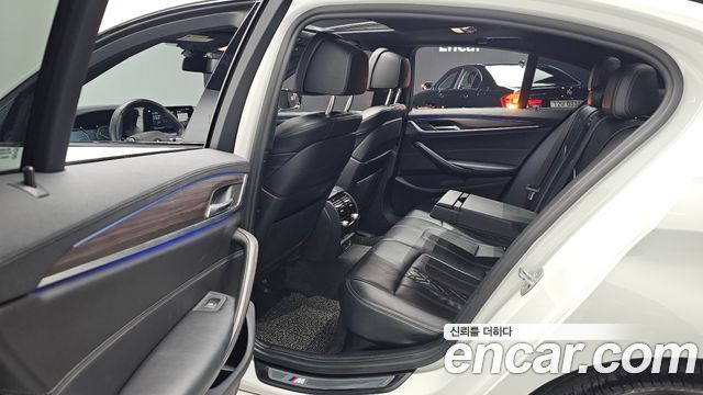 BMW 5-Series 2017 — photo 12