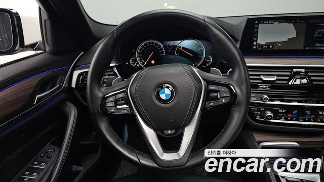 BMW 5-Series 2017 — photo 13