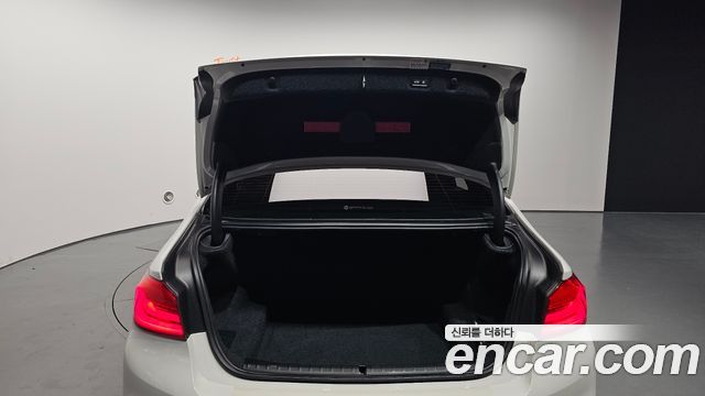 BMW 5-Series 2017 — photo 20
