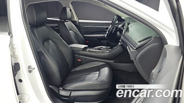Hyundai Sonata 2022 — photo 16