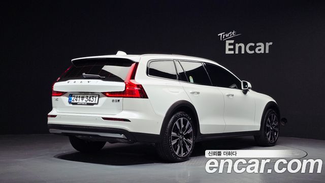 Volvo V60 2025 — photo 2