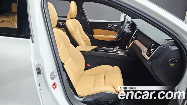 Volvo V60 2025 — photo 12