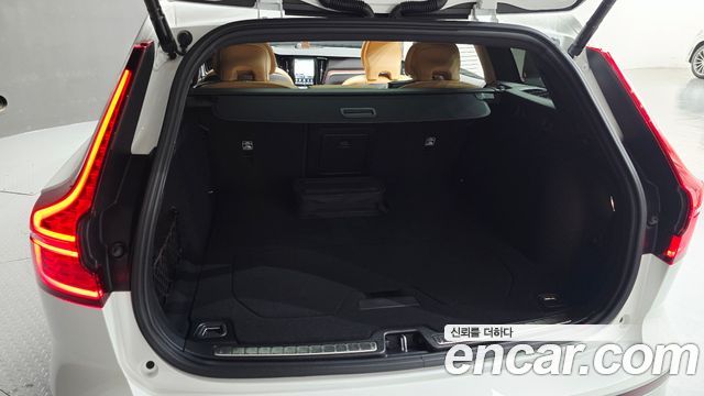 Volvo V60 2025 — photo 19